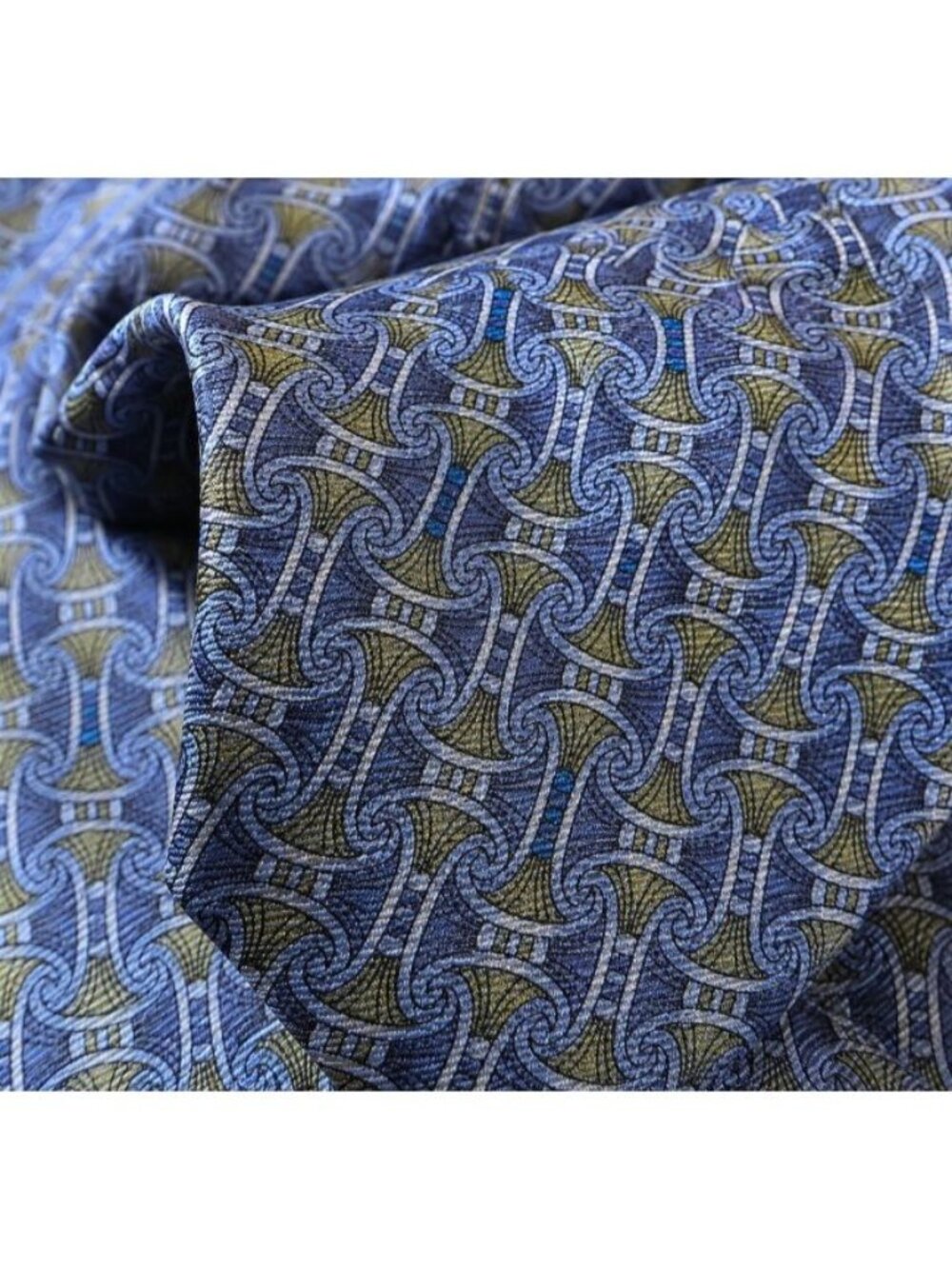 Metropolitan Museum of Art Silk Tie Blue Floral Scroll Pattern Men's Necktie